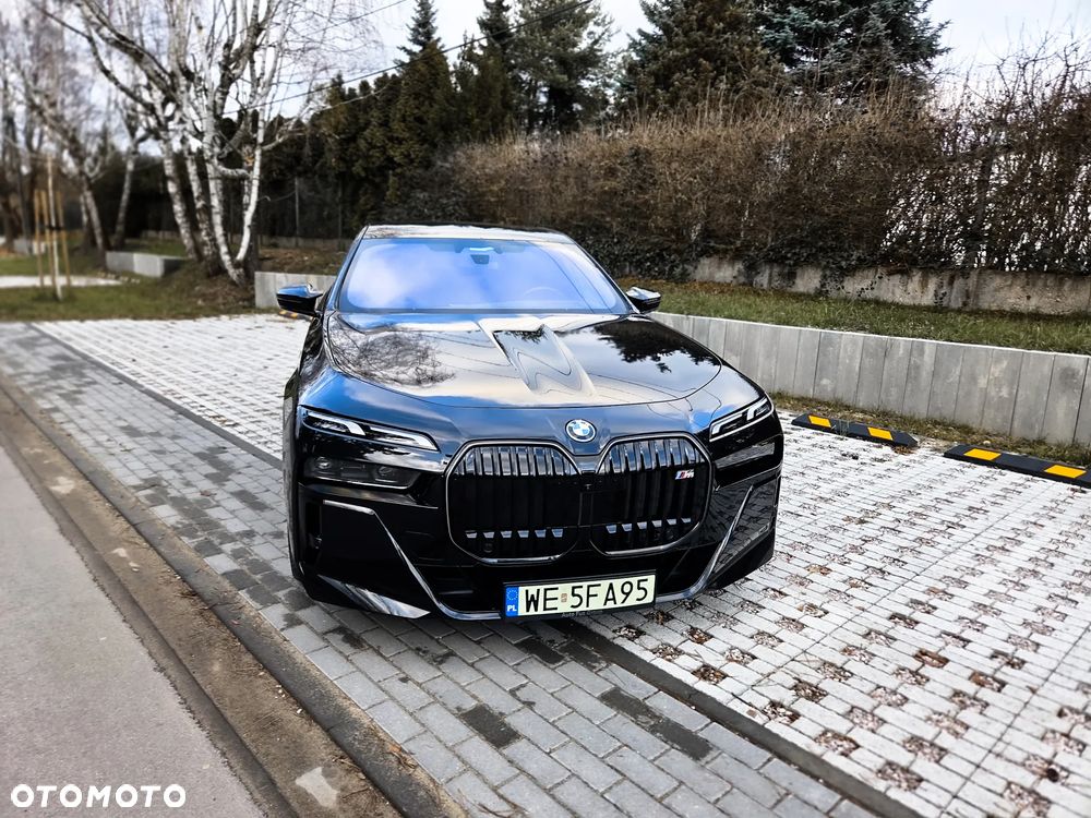 BMW i7 - 6