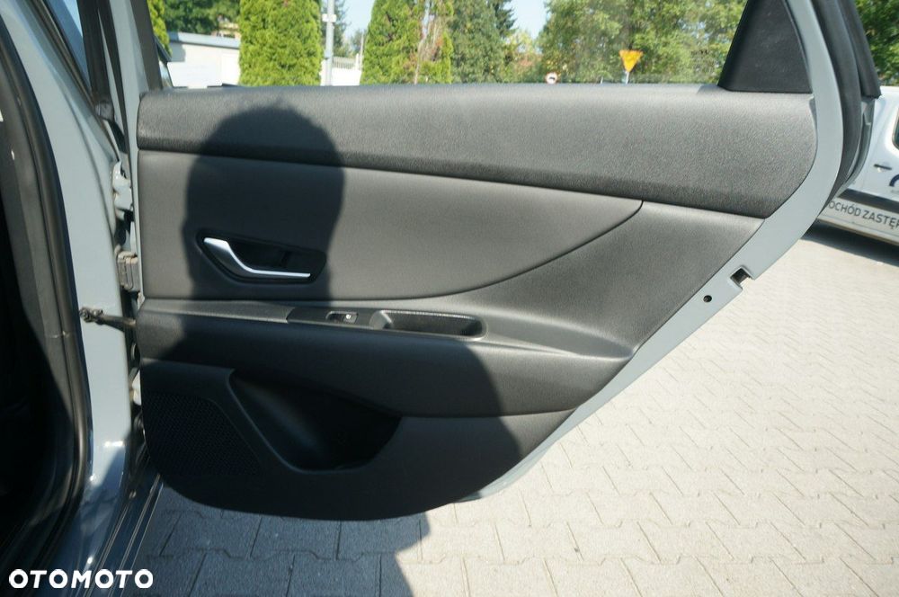 Hyundai Elantra 1.6 Modern CVT - 29