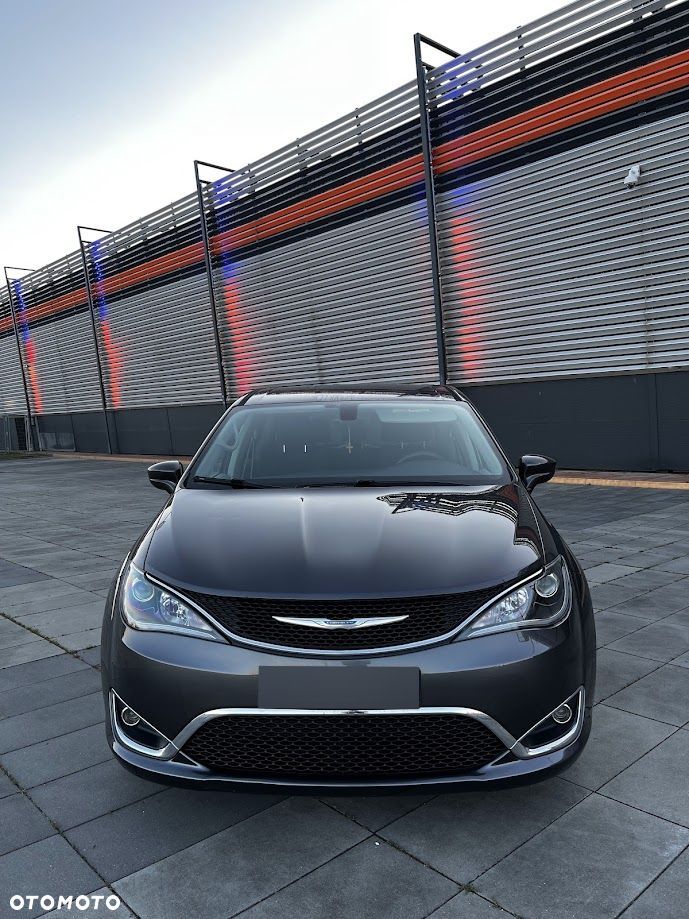 Chrysler Pacifica - 5