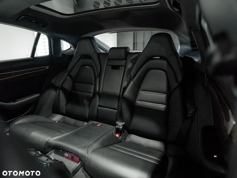 Porsche Panamera 4 E-Hybrid 10 Years Edition - 22
