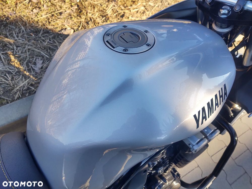 Yamaha FZS - 7