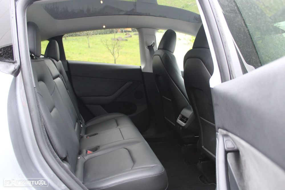 Tesla Model Y Long Range Dual Motor AWD - 21