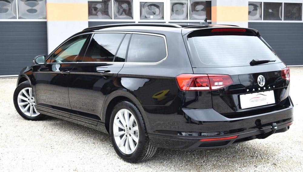 Volkswagen Passat Variant 2.0 TDI Elegance DSG - 13