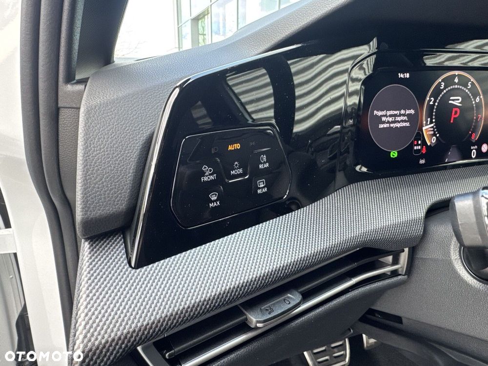 Volkswagen Golf - 24