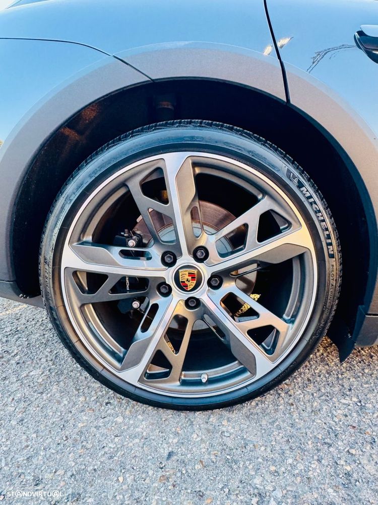 Porsche Taycan Cross Turismo - 14