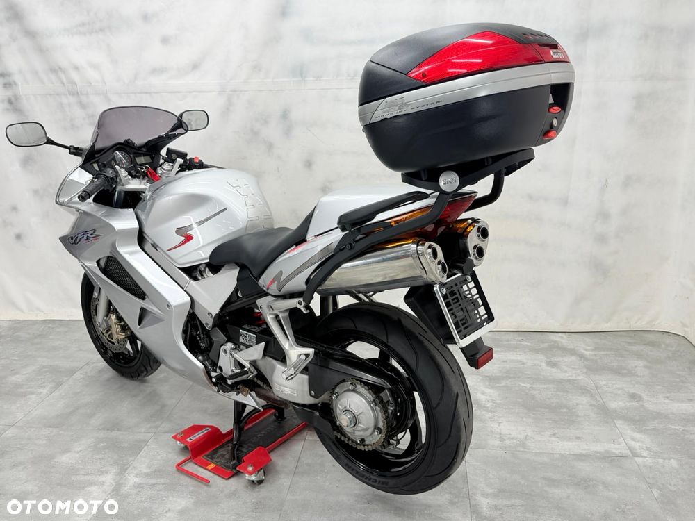 Honda VFR - 4