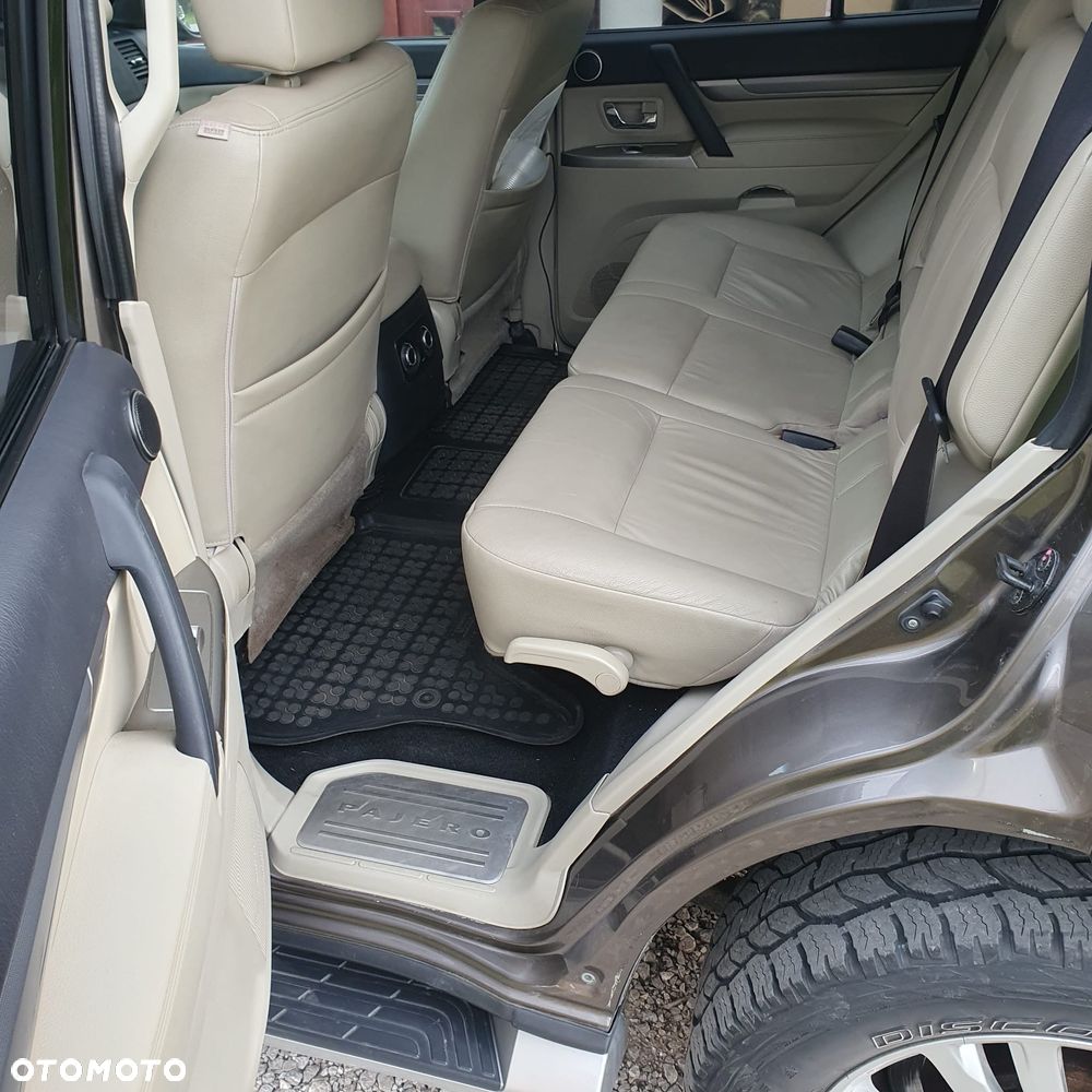 Mitsubishi Pajero - 14