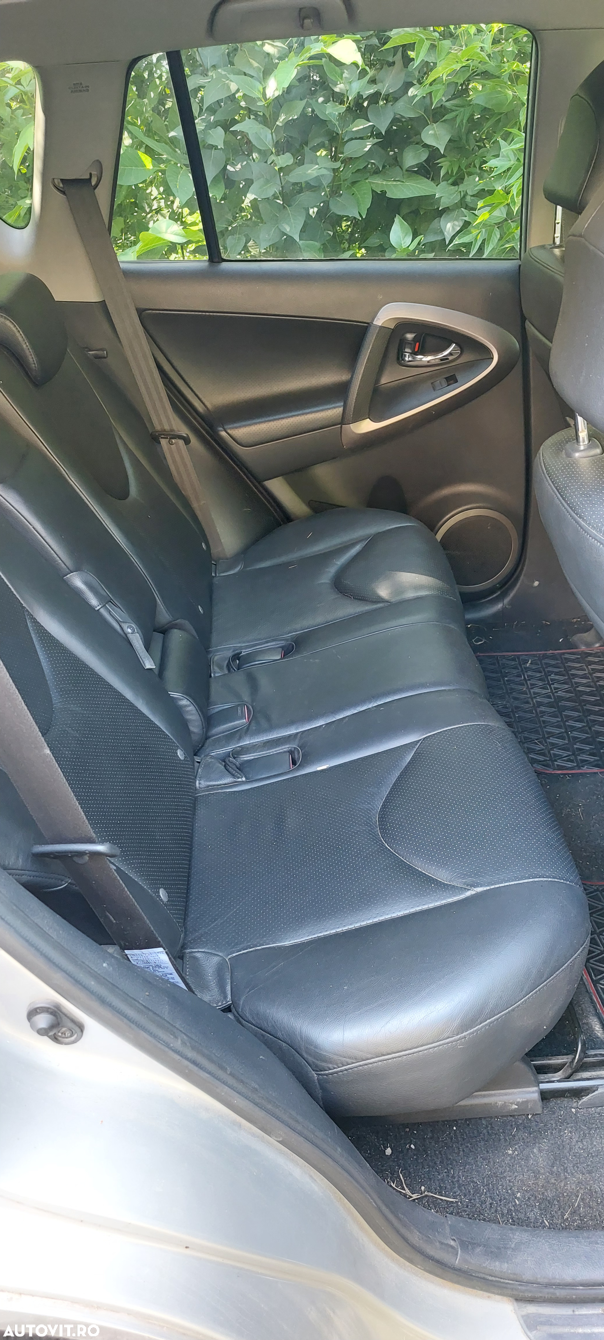 Toyota RAV4 - 8