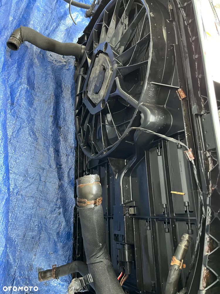 PAS PRZEDNI CHŁODNICE AUDI A8 D3 LIFT 3.0 TDI - 3