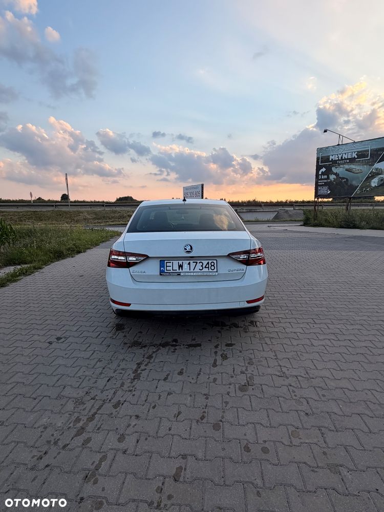 Skoda Superb 2.0 TDI SCR L&K DSG - 2
