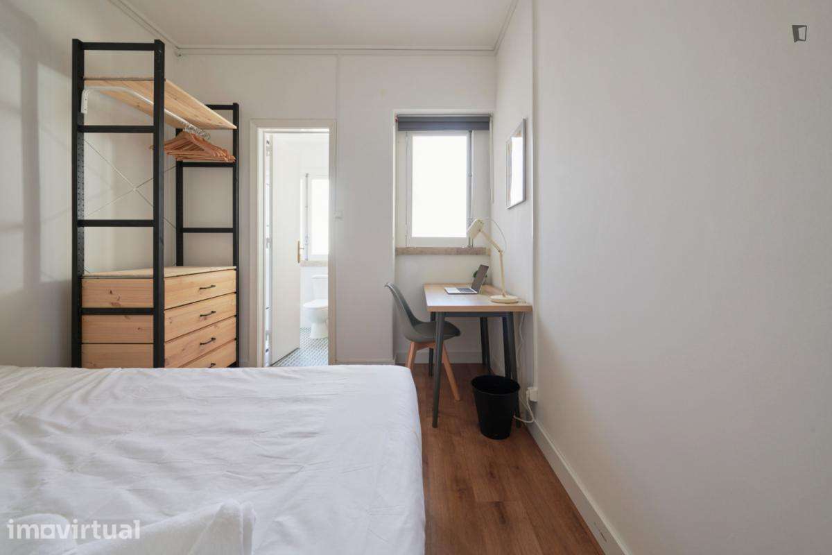 Quarto - localizado em São Sebastião Lisbon - Grande imagem: 3/28