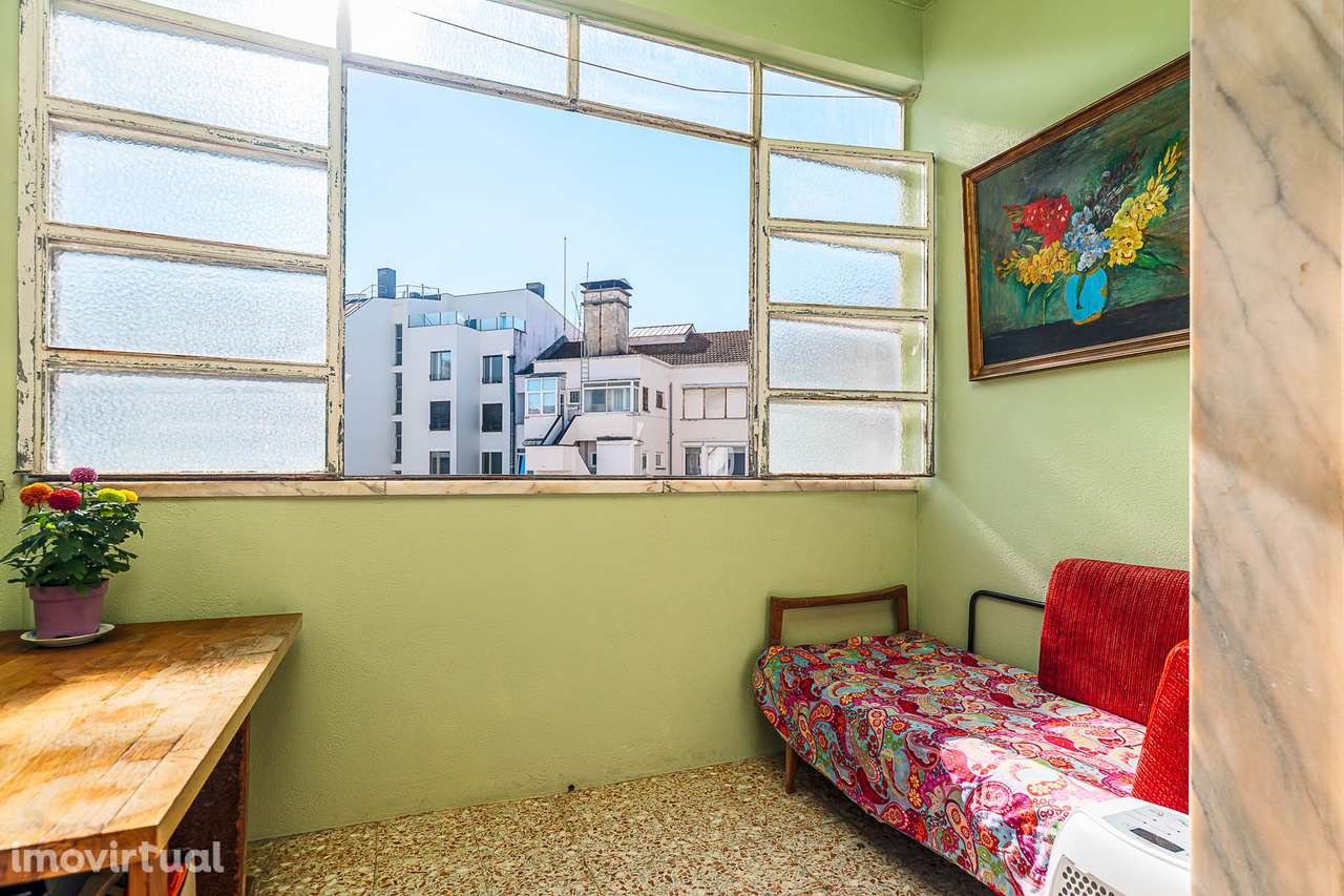 *** Apartamento renovado com varanda e estúdio na Av. Conde Valbom *** - Grande imagem: 5/29