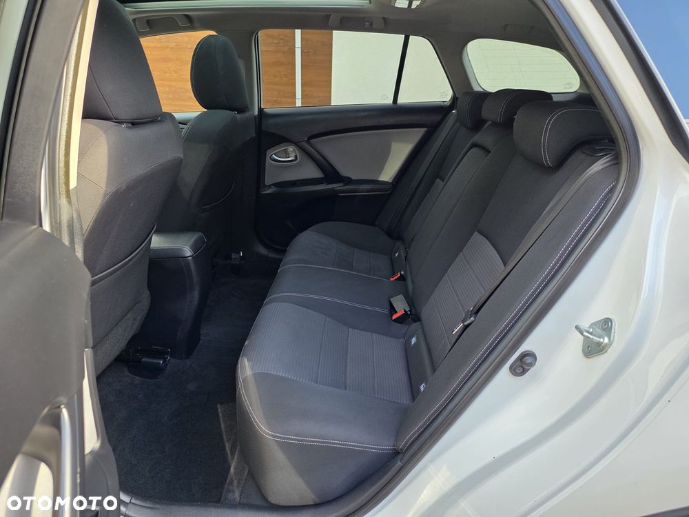 Toyota Avensis - 9