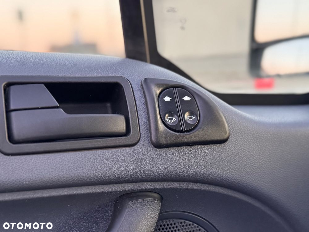 Ford Transit Connect - 10