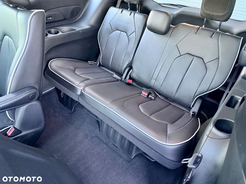 Chrysler Pacifica - 35