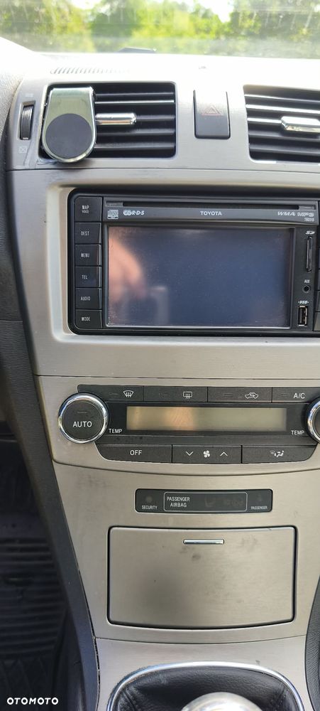 Toyota Avensis 2.0 D-4D 2010 - 8
