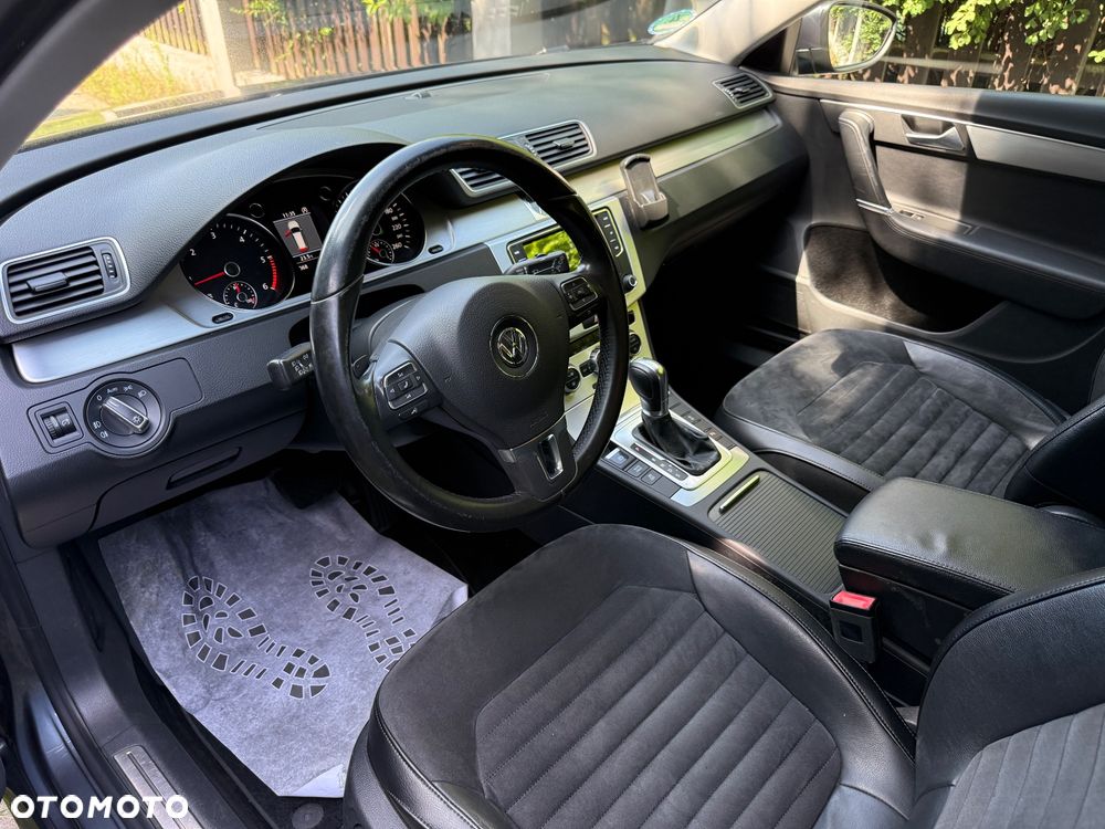 Volkswagen Passat 2.0 TDI DSG BlueMotion Technology R-Line - 16