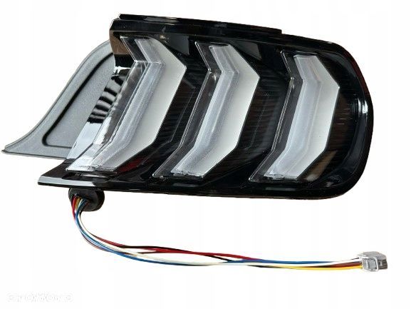 lampa prawa tyl tylna ford mustang mk6 eu