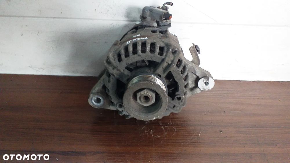 Alternator Toyota Yaris II 1.3 B 27060-0J061 0124225053 - 2