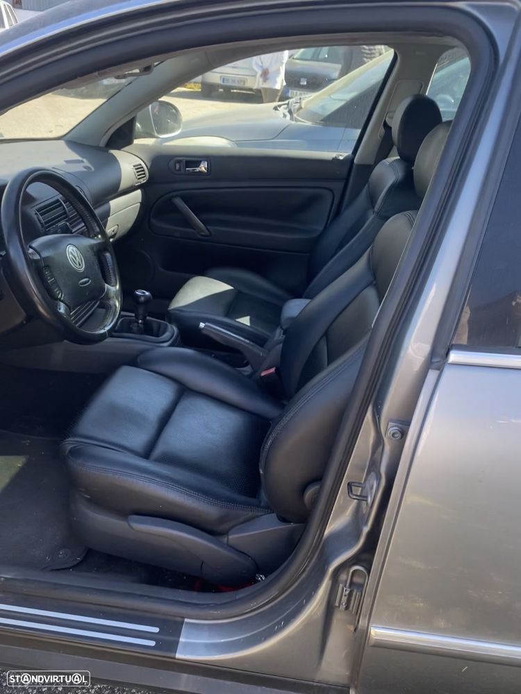 VW Passat 1.9 TDi Highline - 5