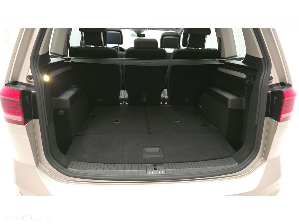 Volkswagen Touran - 24