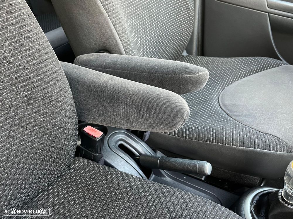 Citroën C3 1.4 HDi Airdream First - 20