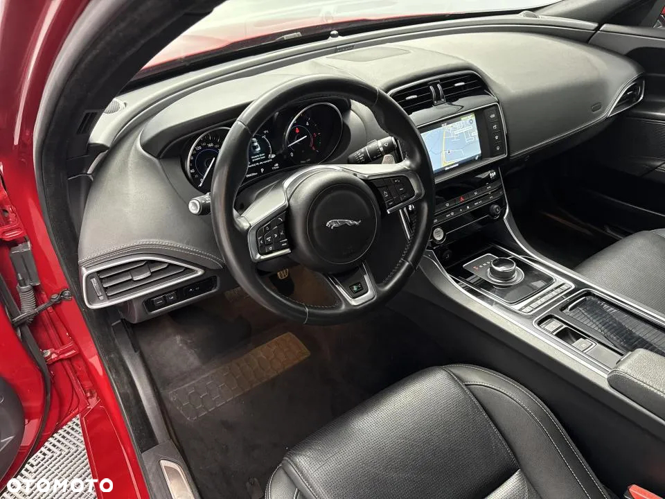 Jaguar XE 2.0 D AWD R-Sport - 12