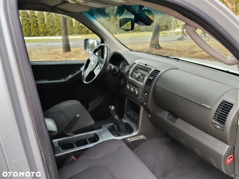 Nissan Pathfinder 2.5 D XE - 12