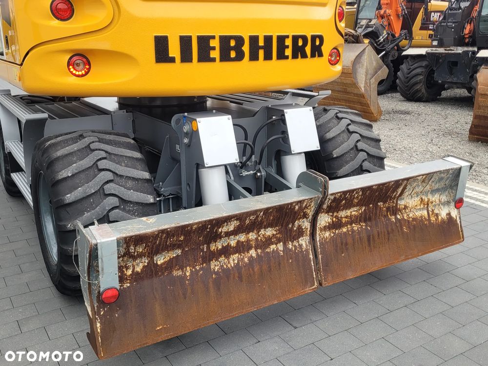 Liebherr A910 compact / 3 łyżki + widły / 2018rok / 2 x pług / - 15