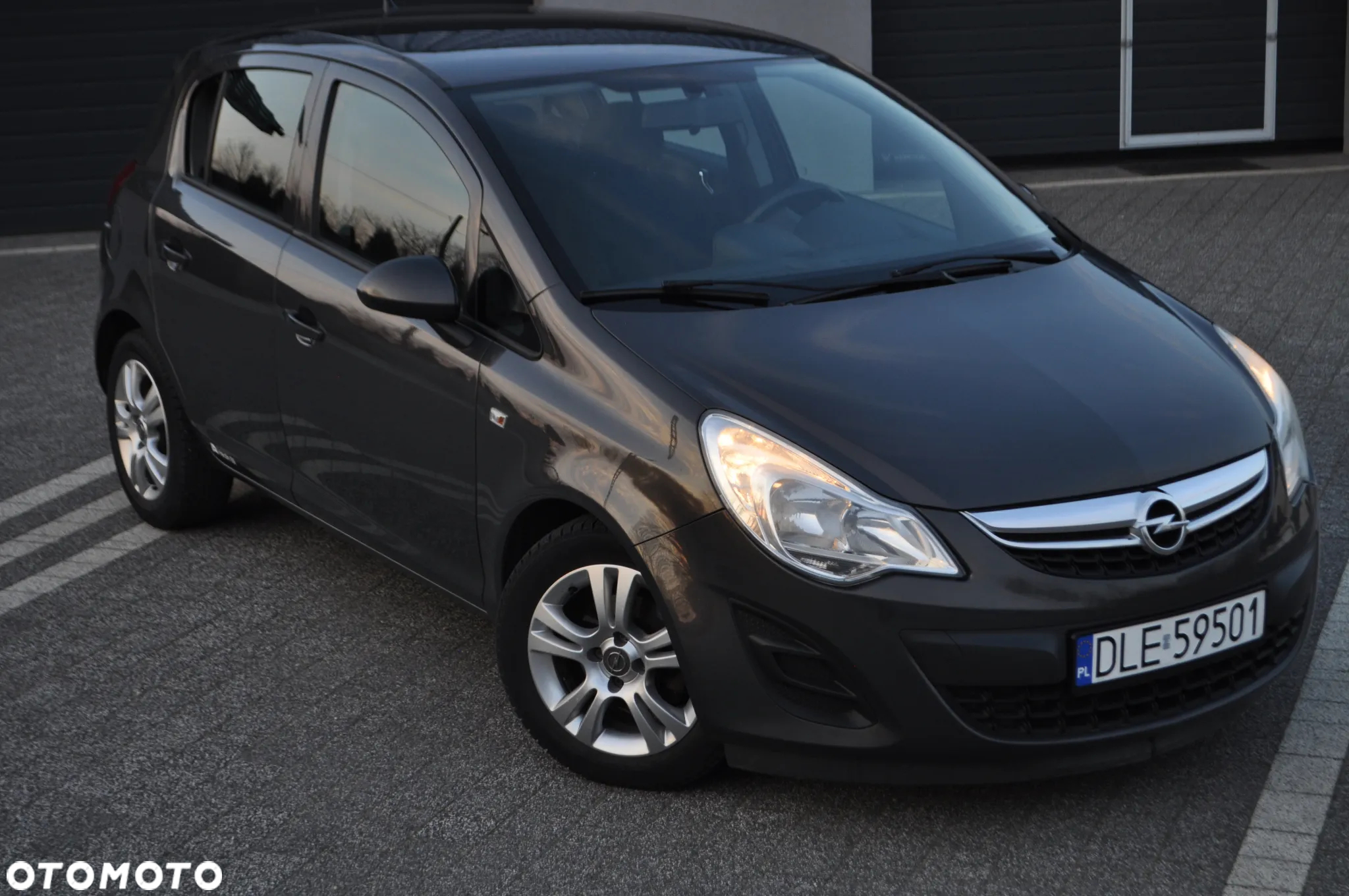 Opel Corsa 1.2 16V Edition / Active - 12