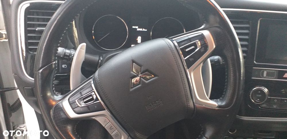 Mitsubishi Outlander - 11