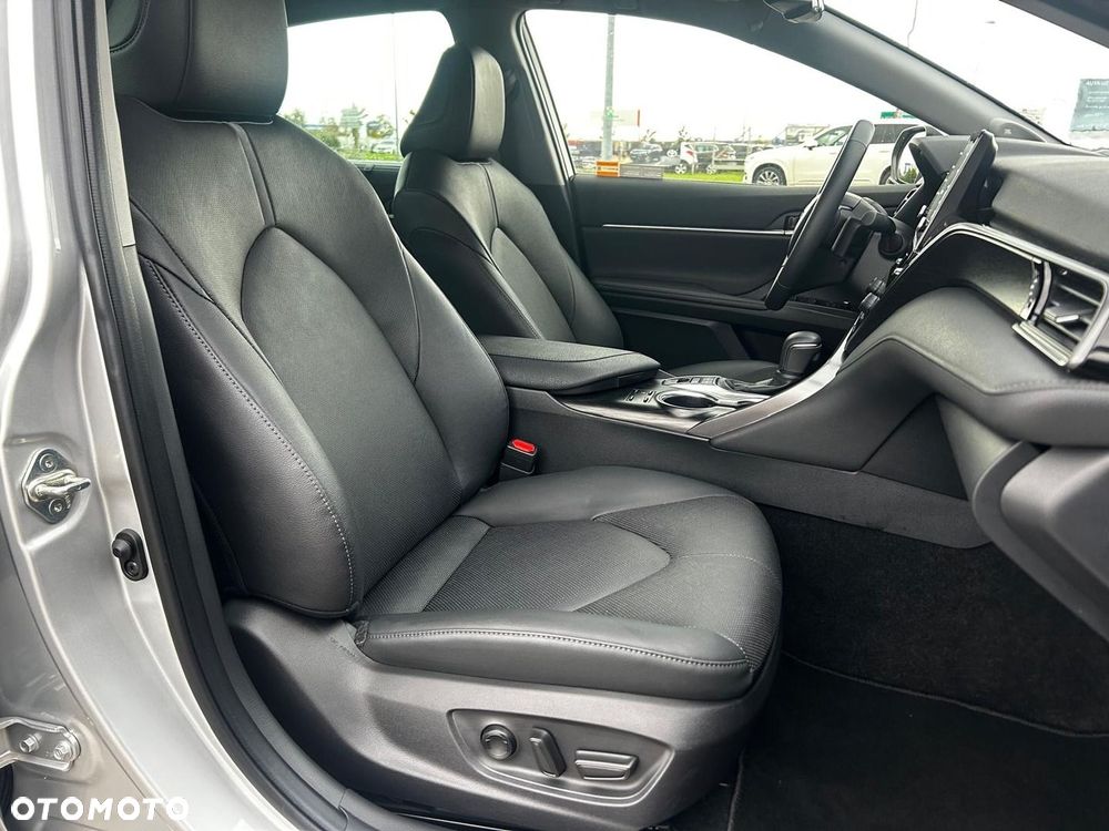 Toyota Camry 2.5 Hybrid Executive CVT - 23