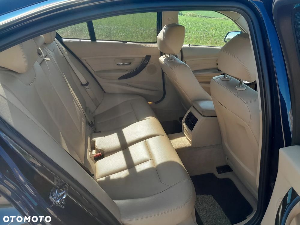 BMW Seria 3 320d Luxury Line - 14
