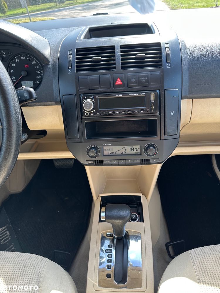 Volkswagen Polo 1.4 16V Highline - 18