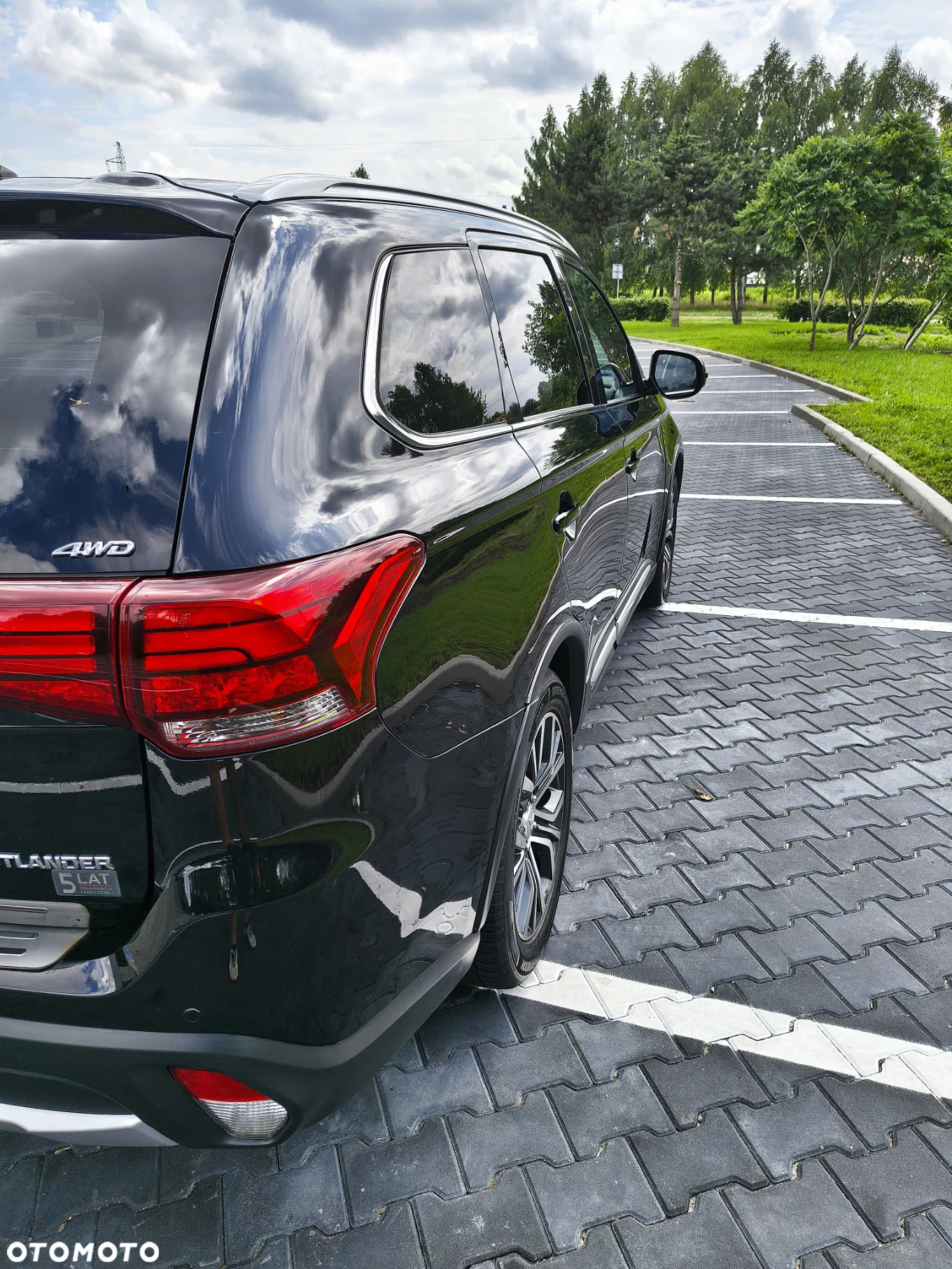 Mitsubishi Outlander 2.0 Intense + 4WD CVT - 7