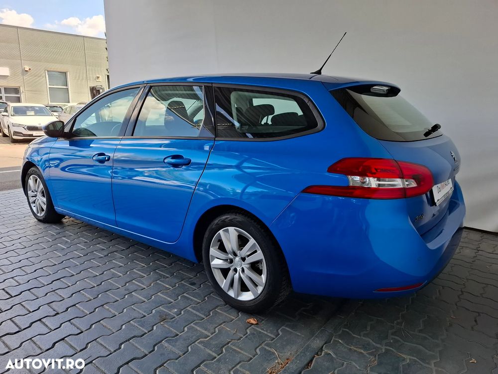 Peugeot 308 SW 1.2 L PureTech Turbo S&S Allure - 4