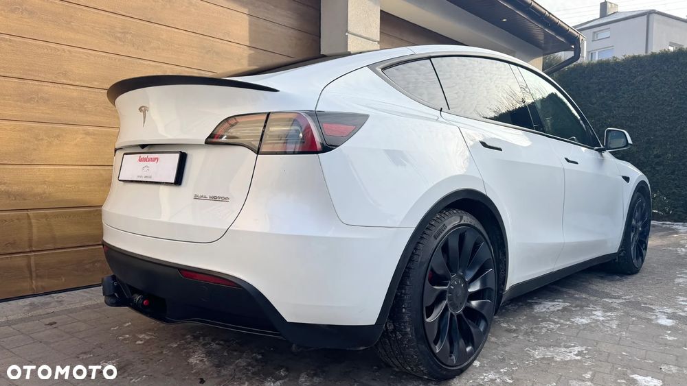 Tesla Y Performance AWD - 9