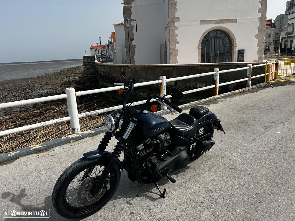 Harley-Davidson Softail Street Bob - 19