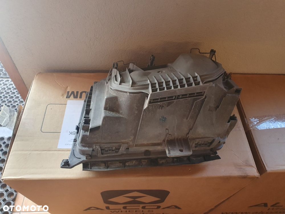 REFLEKTOR PRAWY MERCEDES W124 HELLA - 5
