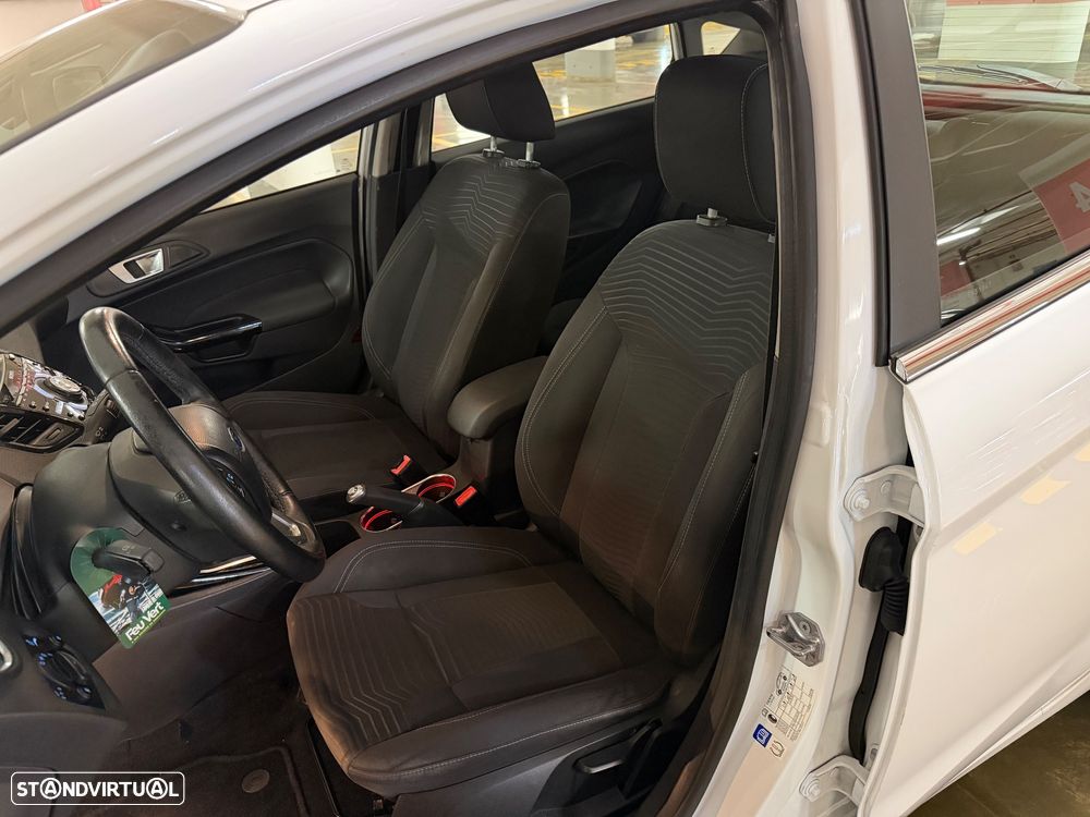 Ford Fiesta 1.0 EcoBoost S&S TITANIUM - 9