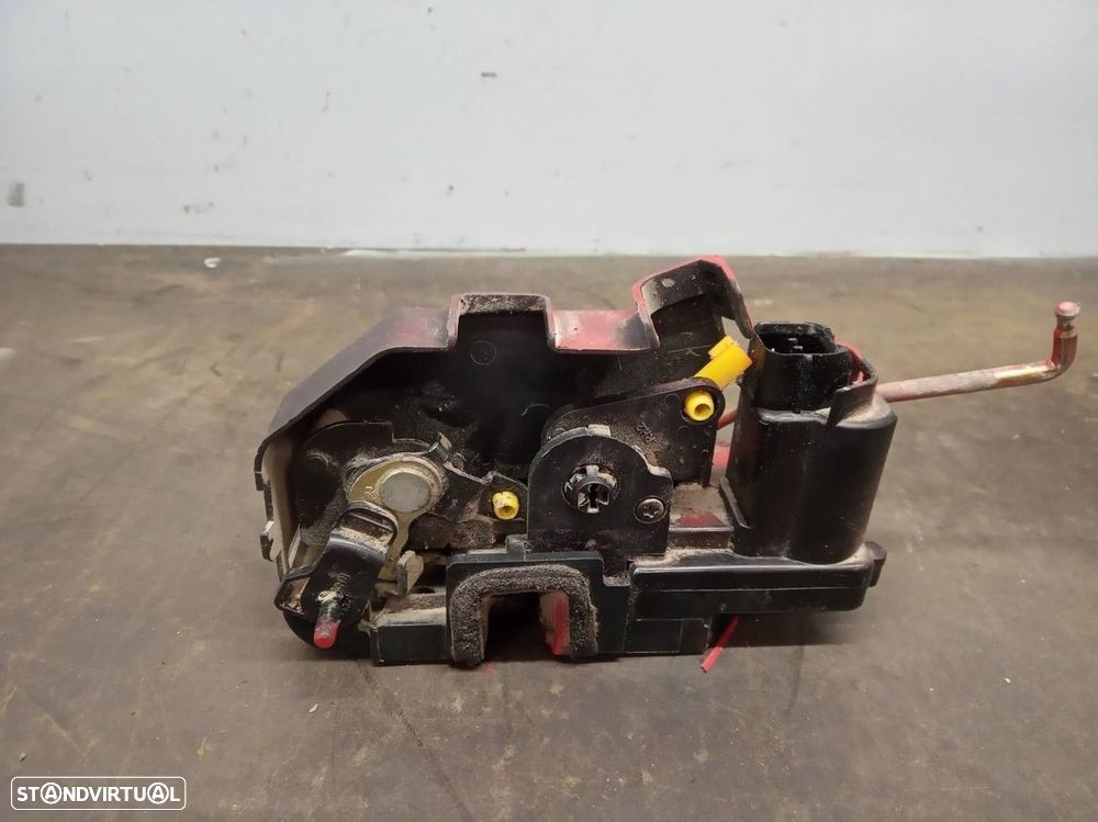 FECHADURA PORTA TRASEIRA DIREITA HYUNDAI GETZ 2004 - - 1