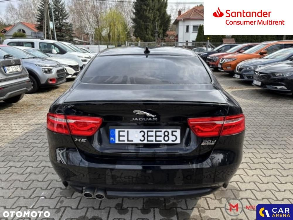 Jaguar XE - 13