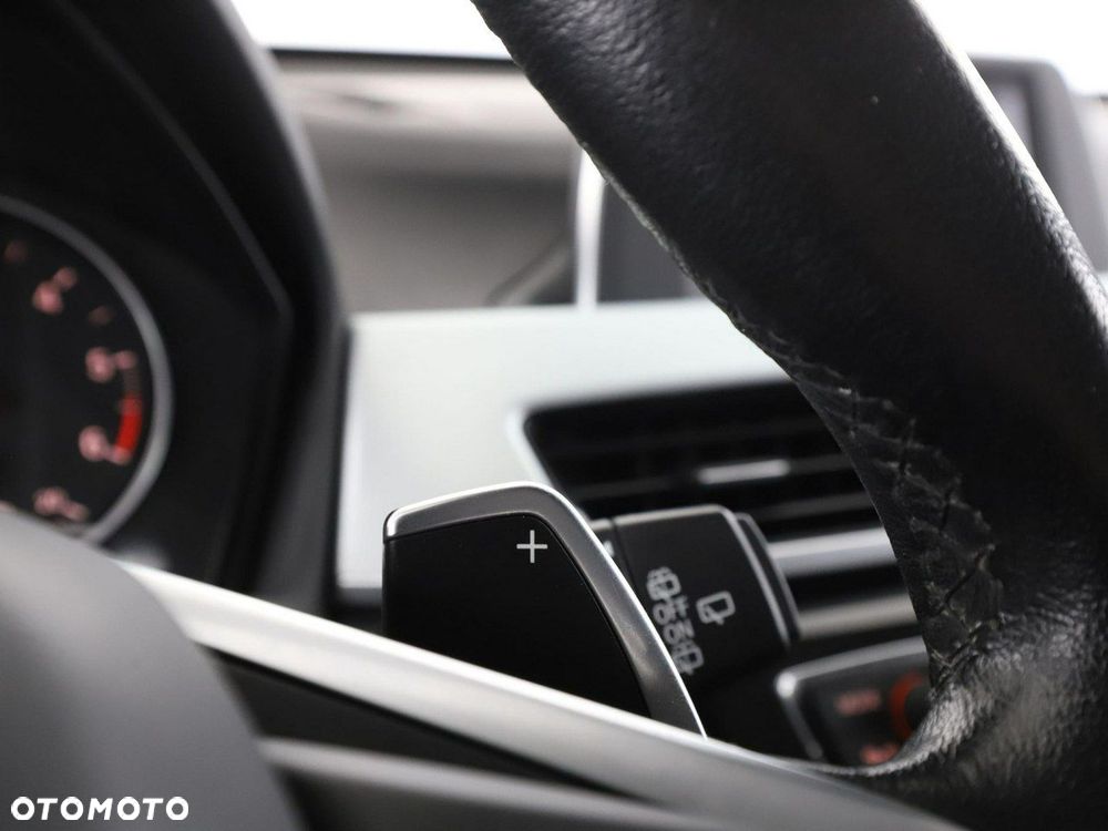 BMW X1 sDrive18d xLine - 35