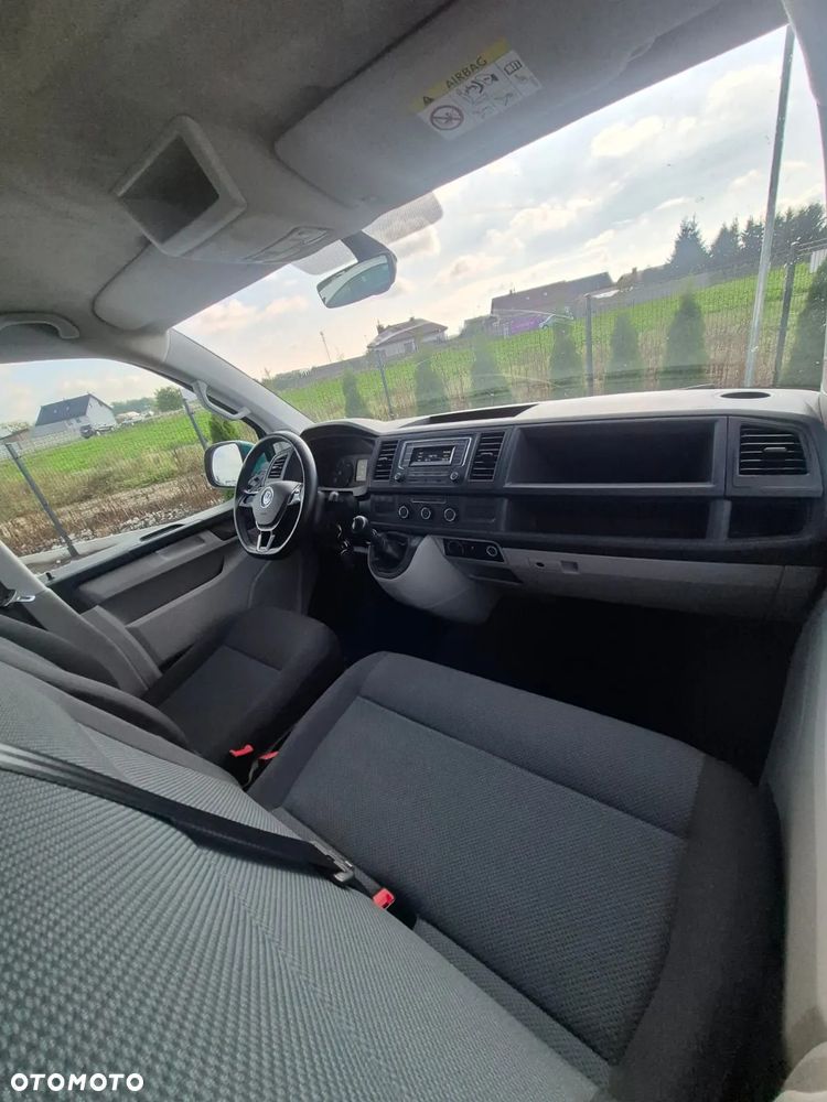 Volkswagen Caravelle - 18