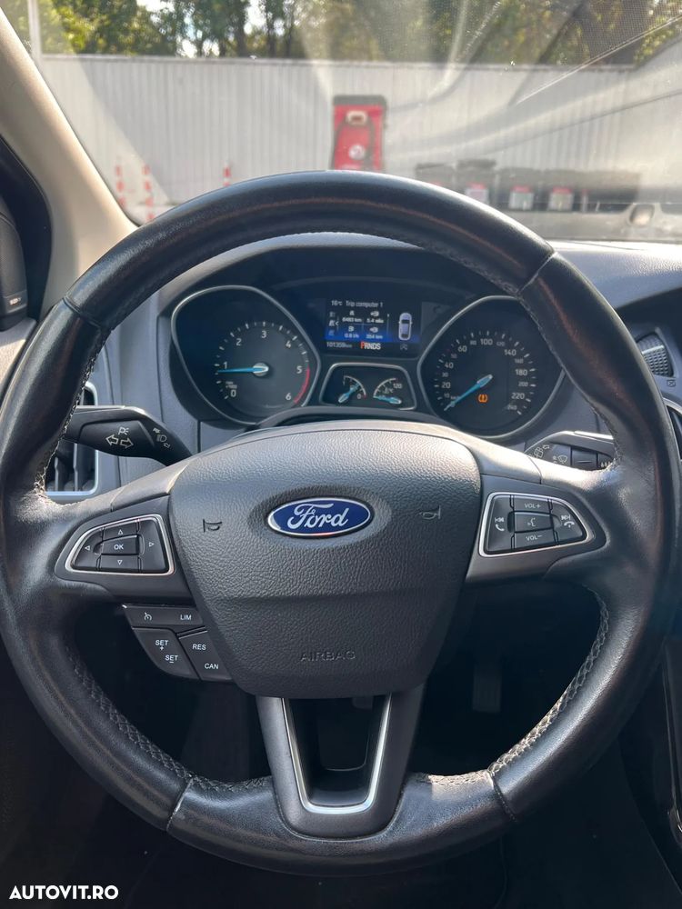 Ford Focus 1.5 TDCi Powershift Titanium - 13