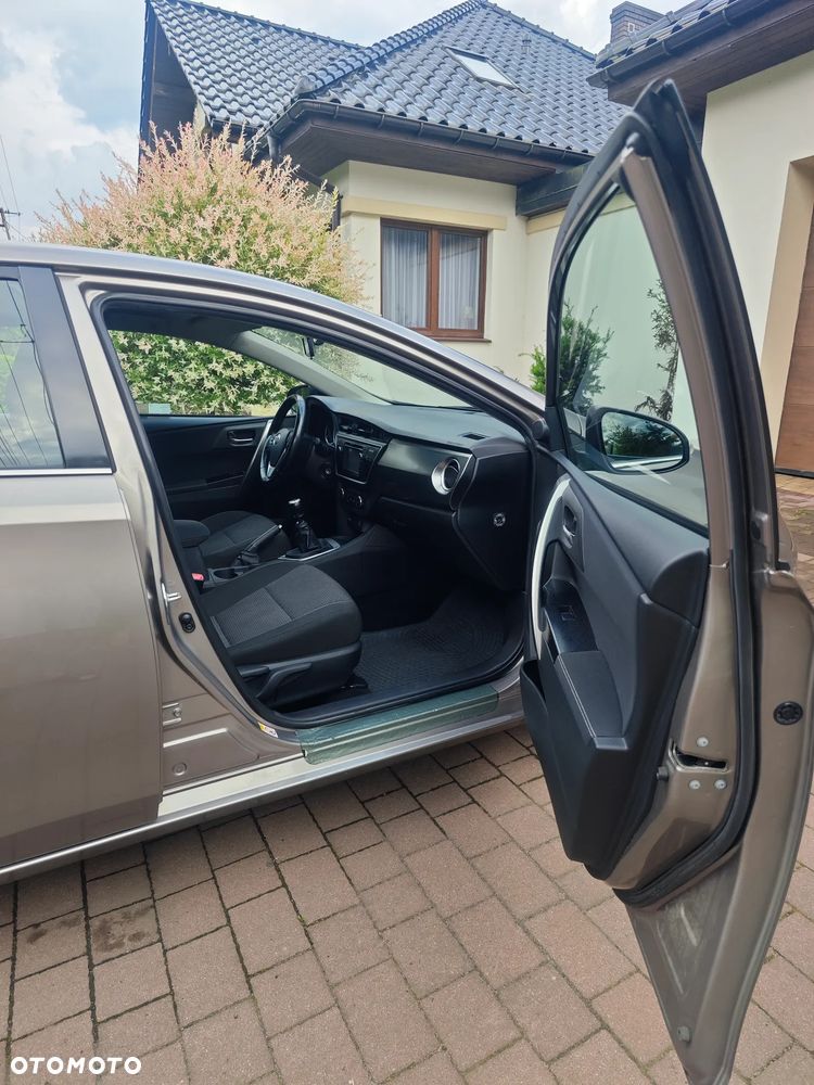 Toyota Auris 1.6 Premium - 10