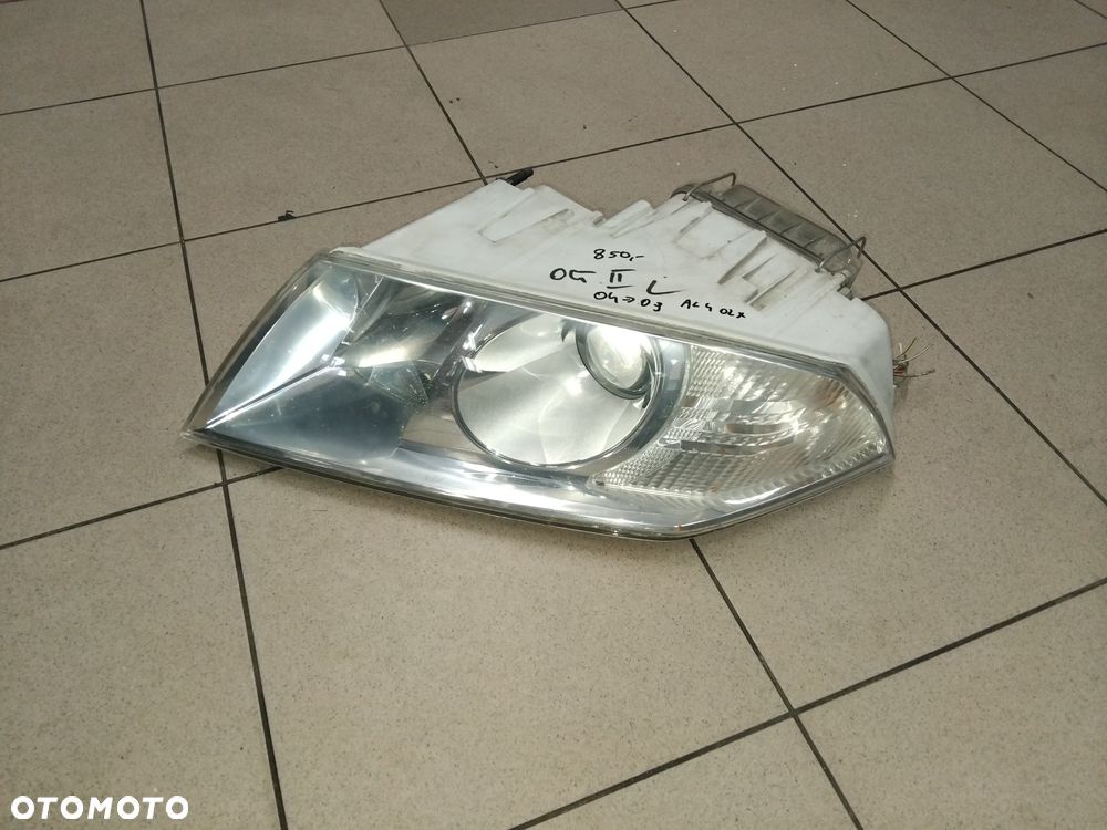 Skoda Octavia 2 04-09 reflektor lewy xenon kpl.
