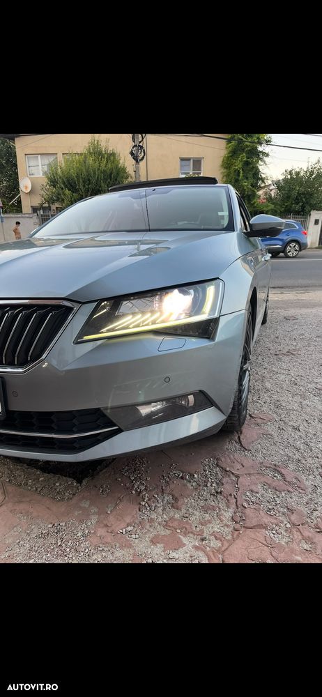 Skoda Superb 2.0 TDI DSG Sportline - 3