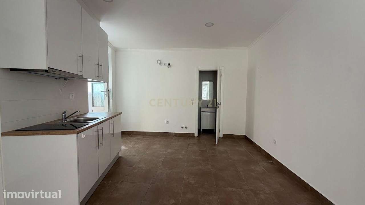 T0 RENOVADO | CENTRO HISTÓRICO DE ABRANTES | PRONTO A HABITAR - Grande imagem: 2/7