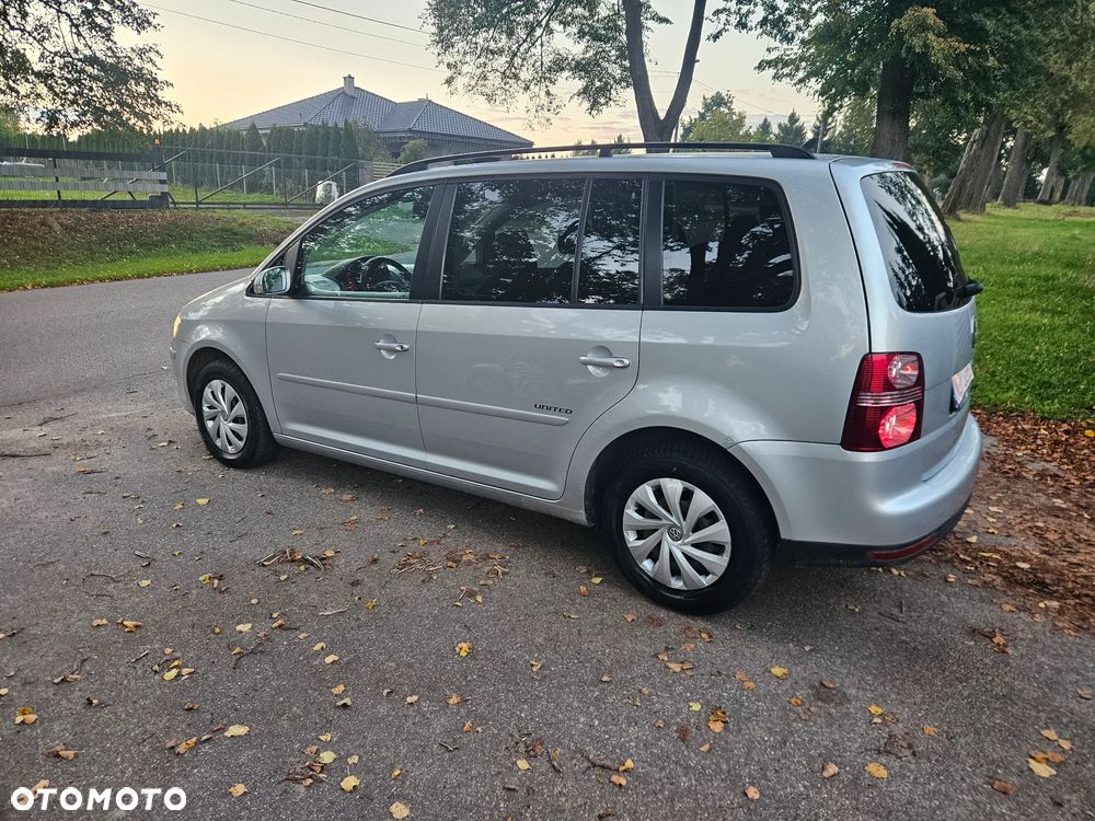 Volkswagen Touran - 9